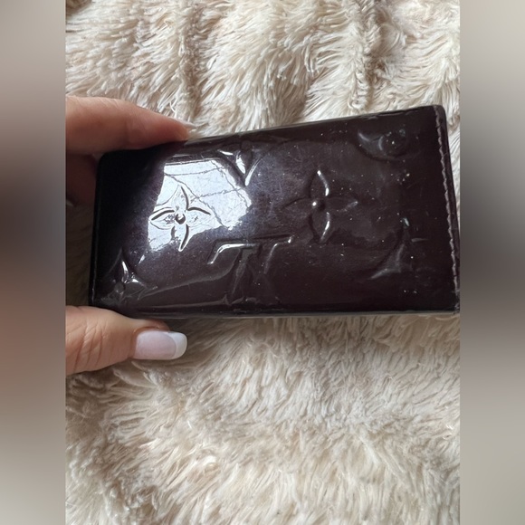 LOUIS VUITTON AUTHENTIC Amarante Monogram Vernis 4 Key Case - Picture 2 of 12